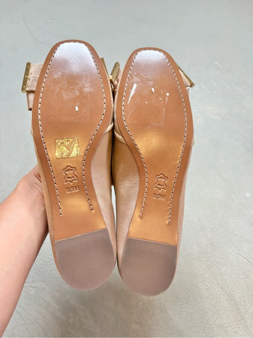 Tory Burch Bow Detail Flats in Neutral Beige Tan size 8.5